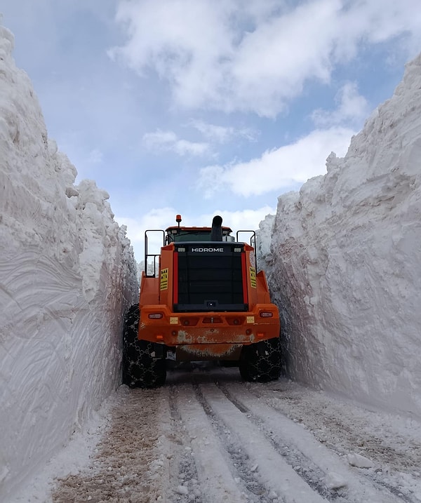 Bunun en çarpıcı örneklerinden biri de Başköy kara yolundaki Spikor Geçidi.