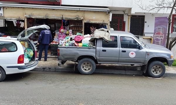 4 kamyonet dolusu ürün ele geçirildi.