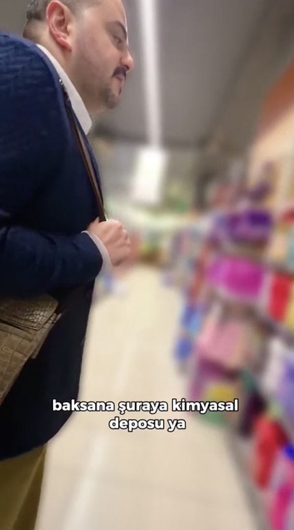 Islak mendil ve antibakteriyel temizleyicilerin kullanımına da değinen Yıldırım, bu ürünlerin kalıntılarının yemek yediğimiz yüzeylerde kalarak hücrelerimize zarar verdiğini belirtti.