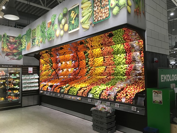 Bu durum müşteride “ürün bol, taze ve rağbet görüyor” algısı yaratıyor.