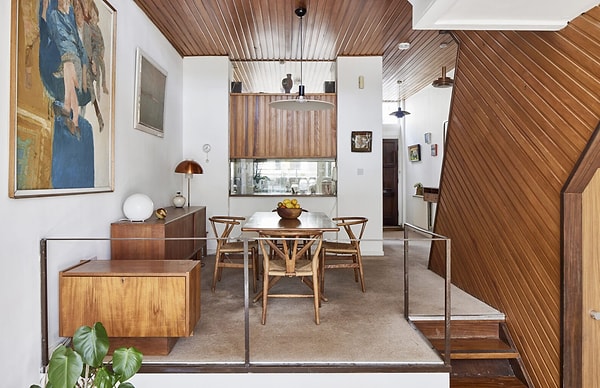 2. Ahşap detaylar kendini gösteriyor.