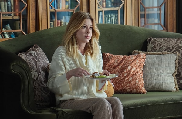 Şimdiyse hikayede kilit bir rol üstlenen İpek Tuzcuoğlu’nun diziden çıkacağı öğrenildi.