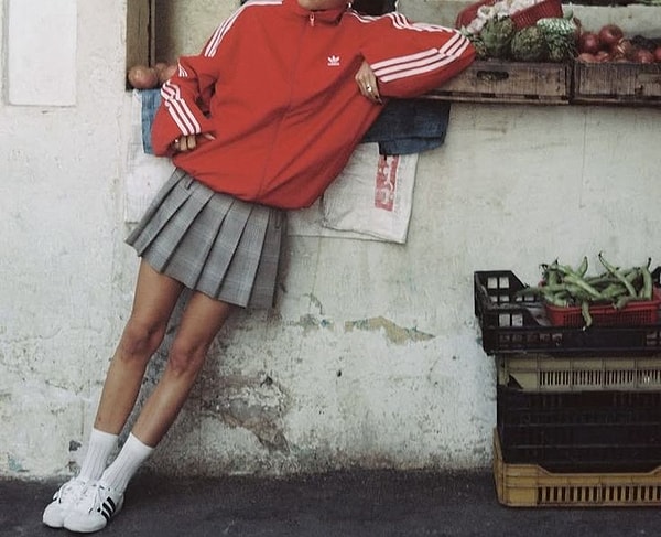 1. Spor ve klasik görünümü harmanlayabilirsin.