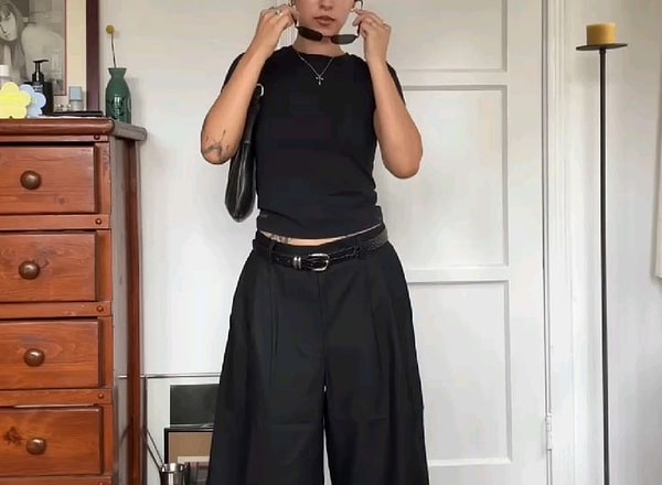 7. Baştan aşağı siyah giyinebilirsin.