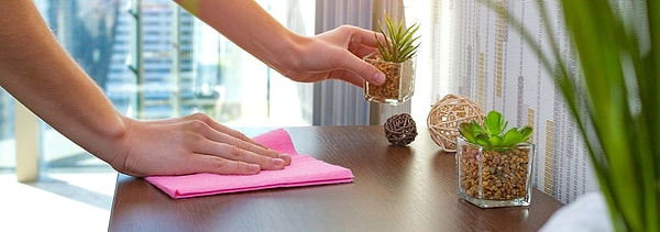 Yüzeylerdeki kalabalığı azaltarak tozun saklanabileceği gizli sığınakları yok edebilirsiniz.