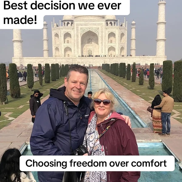 Güney Devon’da karavanda yaşayan çift, sosyal medyada paylaştıkları içeriklerle yeni yaşam tarzlarını anlatıyor.