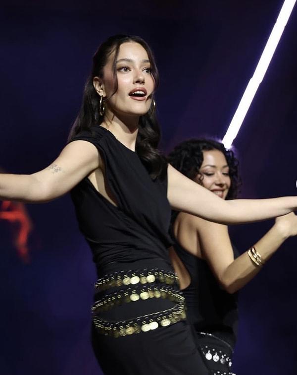 Pelin Akil, 8 yıl süren evliliğini Anıl Altan ile sonlandırmasının ardından özel hayatıyla yeniden gündeme geldi.