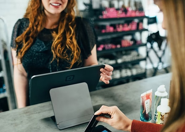 Kara Cuma Yoğunluğunda Kasayı Bırakıp Çıktı
