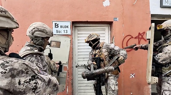 Yetkililer; zehir şebekelerinin kökü kazınana kadar amansız mücadelenin süreceğini vurguladı.