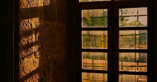 1. Spesifik bir soru ile başlayalım: Bahar sabahı uyandın ve camdan içeri güneş vuruyor. İlk aklına gelen düşünce ne olur?