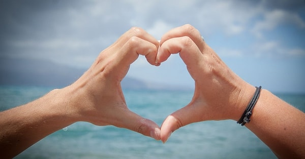 1. Aşık olmak beyni uyuşturucu gibi etkiliyor