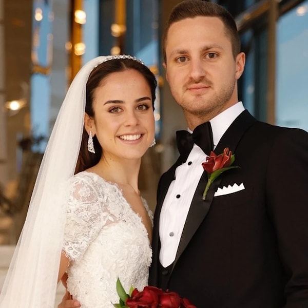 Kasım ayından bu yana boşanma süreciyle gündemden düşmeyen Revna Çakır ve Ömer Sarıgül, sonunda yollarını resmen ayırdı.