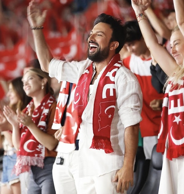 24 yıl sonra Dünya Kupası’na katılmaya hak kazanan A Milli Takım için gözler yeniden Tarkan’a çevrilmiş durumda.