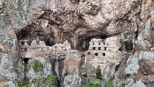 Sümela ile Benzerlik Taşıyan Mimari Doku