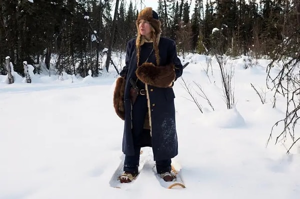 Her yıl fonun beş yıllık ortalama getirisinin bir kısmı, Alaska'da en az bir yıldır ikamet eden tüm vatandaşlara "Kalıcı Fon Temettüü" (Permanent Fund Dividend) olarak dağıtılır.