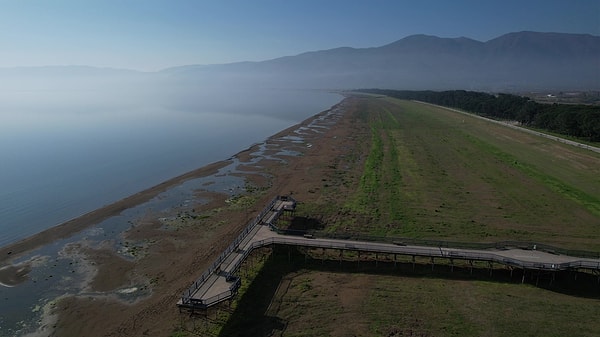 Uzmanlara göre İznik Gölü’ndeki su çekilmesi yalnızca tarımı değil, gölün doğal dengesini de tehdit ediyor.