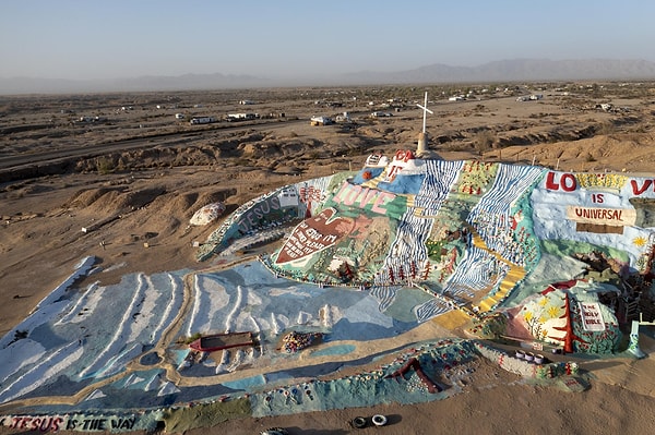 Salvation Mountain: Çölün Ortasında Bir Sanat Harikası
