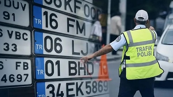 Adalet ve İçişleri bakanlıklarınca hazırlanan "Araçların Satış, Devir ve Tescil Hizmetlerinin Yürütülmesi Hakkında Yönetmelikte Değişiklik Yapılmasına Dair Yönetmelik", Resmi Gazete'de yayımlandı.