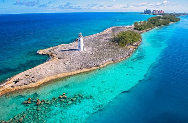 Küçük Ada Devletleri: Turizm ve Finans İkilisi