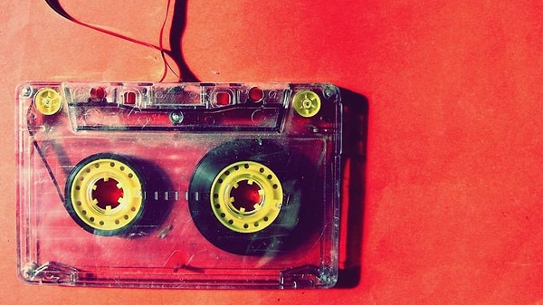 Müzik dünyasında dijital platformların sunduğu sınırsız erişim, şaşırtıcı bir şekilde "fiziksel koleksiyon" tutkusunu tetikledi.