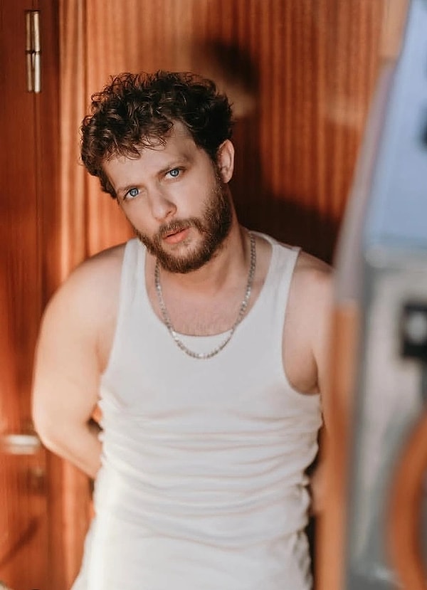 Kanal D'nin fenomen dizisi Uzak Şehir'de hikaye güçleniyor.