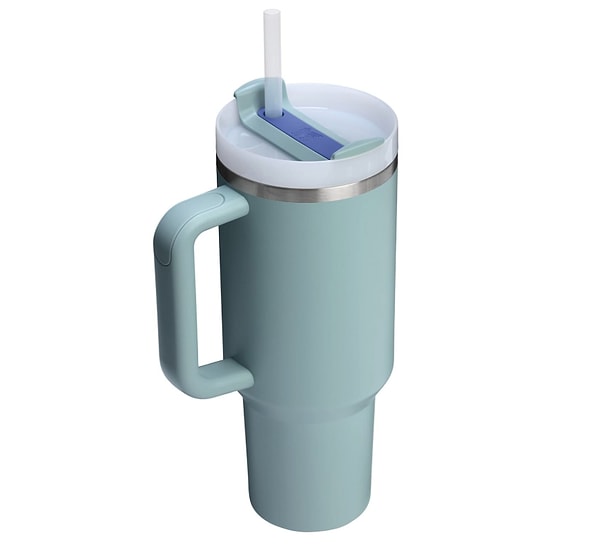 Quencher’ın kapağı, kullanım kolaylığı sağlayan üç farklı özelliğe sahip.