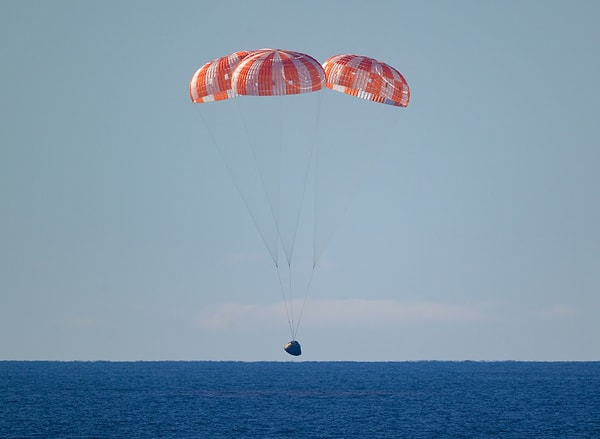 Tarihi anlar: Artemis 2 Ay görevini başarıyla tamamlayarak Dünya'ya döndü.
