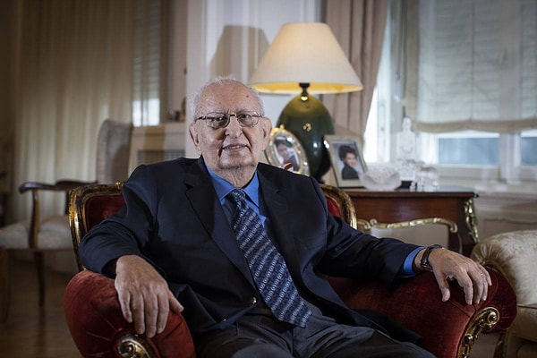 Hüsamettin Cindoruk Kimdir?