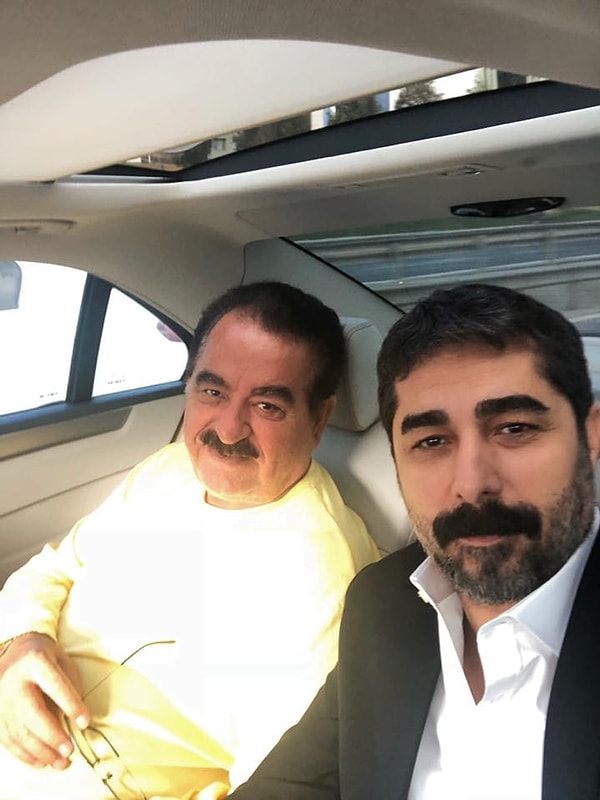 İbrahim Tatlıses'in hastaneye kaldırılmasının ardından gözler uzun süredir küs olduğu oğlu Ahmet Tatlıses'e çevrilmişti.