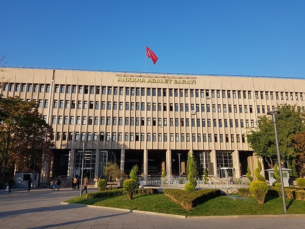 Borcunu kapatmak için soymuş.