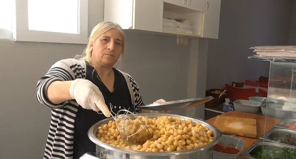 Aslen Gaziantepli olan Kadriye Uzun, memleketinin tescilli lezzeti olan nohut dürümünü İskenderunlularla tanıştırmaya karar verdiğinde takvimler 10 yıl öncesini gösteriyordu.