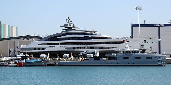 Ultra lüks yat imalatında küresel bir marka haline gelen Antalya Serbest Bölge (ASBAŞ), dev bir operasyona ev sahipliği yapıyor.