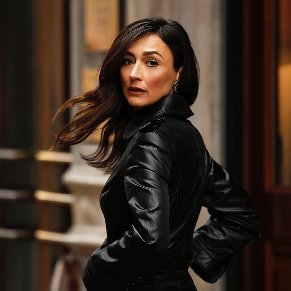 Arka Sokaklar'da canlandırdığı Aylin karakterine geçtiğimiz sezon veda eden Özlem Çınar, bir süredir mesleğine ara vermişti.