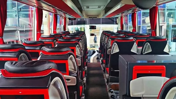 Türkiye genelinde kara yolu ile yolcu taşımacılığı yapan bazı otobüs firmalarının, artan ekonomik baskılar nedeniyle araç içi ikram hizmetlerine son vermeye hazırlandığı öne sürüldü.