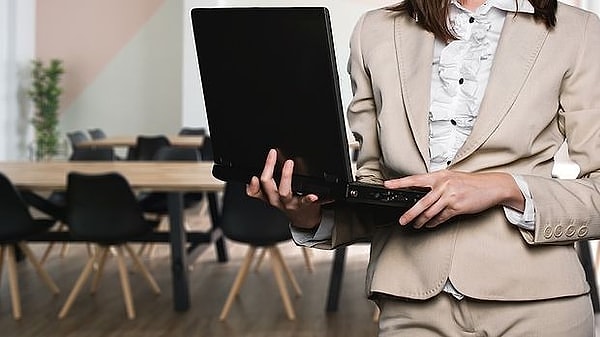 Uzun süre aynı yerde kalırsanız gizliden gizliden maaş kaybı yaşıyorsunuz.