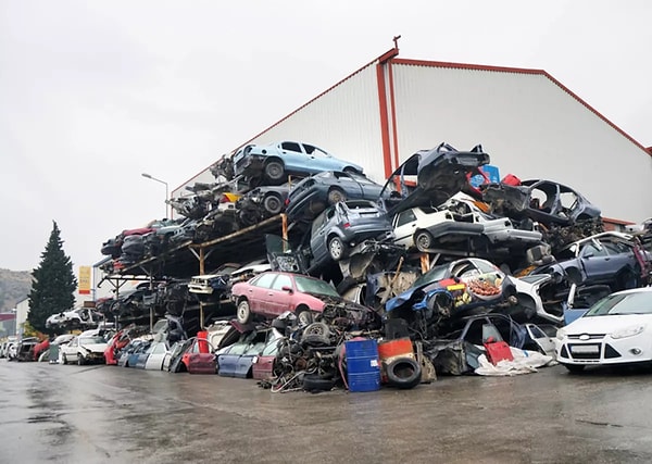 Türkiye Büyük Millet Meclisi (TBMM) Genel Kurulu’nda görüşülen ve 20 yaş üzerindeki araçların trafikten çekilerek ekonomiye kazandırılmasını amaçlayan kanun teklifi, AKP ve MHP milletvekillerinin oylarıyla geri çevrildi.