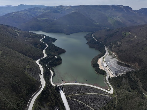 Türkiye’nin dördüncü büyük şehri Bursa’da, içme suyu ihtiyacını karşılayan barajlardan müjdeli haber geldi.