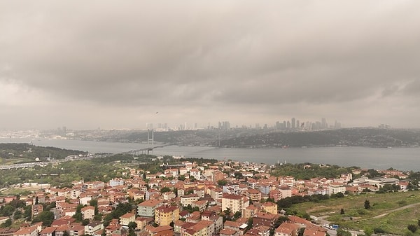 İstanbul’a çöl tozları geldi: Cuma gününe kadar megakenti etkisi altına alcak.