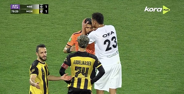 Even the referee didn't know what to do.