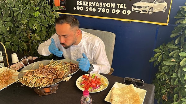 Yarışma öncesi tartıya çıkan Mustafa Hamkar, 63 kilogram ağırlığındaydı.