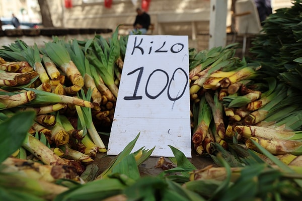 Birçok geleneksel yemekte malzeme olarak kullanılan çiriş otu, sadece lezzetiyle değil, sağlık üzerindeki olumlu etkileriyle de dikkat çekiyor.