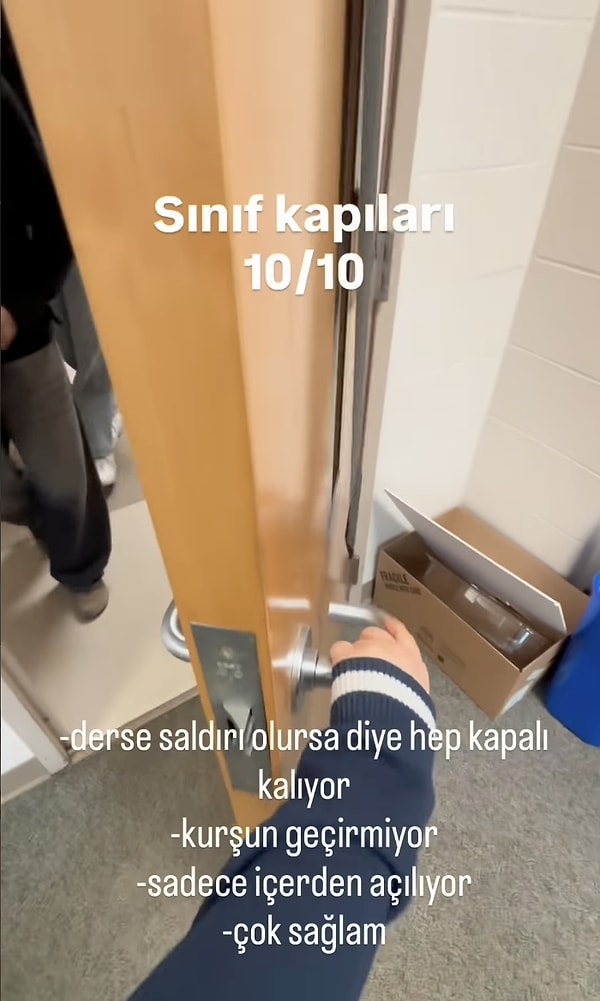 Demir, kurşun geçirmez ve sadece içeriden açılan kapılar.