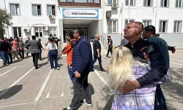 Önce Şanlıurfa'da sonra da Kahramanmaraş'taki okullarda gerçekleşen silahlı saldırılar ülkemizi yasa boğdu.