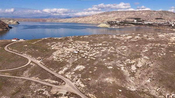 Atatürk Barajı’ndaki düşük su seviyeleri Neolitik döneme ait yeni izler barındırıyor