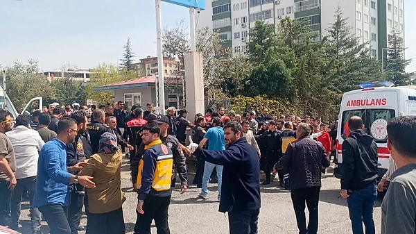 Türkiye’yi yasa boğan okul saldırılarının ilki Şanlıurfa’da yaşanmış, ardından Kahramanmaraş'ta bir okulda düzenlenen silahlı saldırı sonucu 8 öğrenci ve 1 öğretmenin hayatını kaybettiği öğrenilmişti.