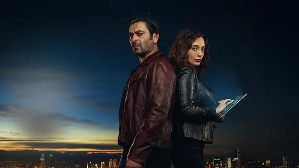 Akbaba, dizinin hikayesini Birol Tezcan ile birlikte kaleme alırken, kaleminden çıkan sahnelerin yönetmen koltuğunda yine Ozan Uzunoğlu oturacak.