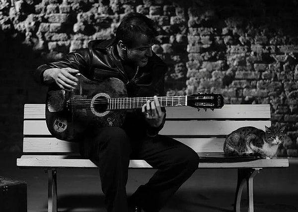 Rıza Tamer’in hayatı, yarışma sonrası beklenen gibi gitmedi. 3 yıl önce boşandığını açıklayan sanatçı, bu sürecin ardından hayatının tamamen değiştiğini dile getirmişti.