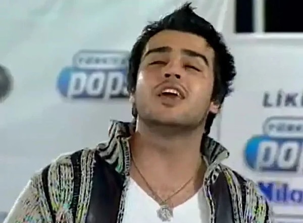 Aslen Kahramanmaraşlı olan 43 yaşındaki Rıza Tamer, Türkiye’nin onu ilk kez tanıdığı yer olan Popstar Türkiye yarışmasıyla hayatımıza girdi.