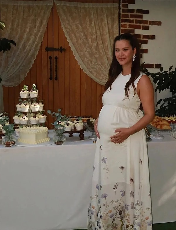 Oyuncu İrem Helvacıoğlu ile işletmeci Ural Kaspar’ın 1,5 yıl süren evliliği resmen bitti.