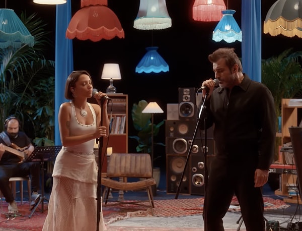 43 yaşındaki Rıza Tamer'in menajerinin Bodrum Konacık Mahallesi'ndeki evinde uykusunda rahatsızlandığı ve solunum sıkıntısı nedeniyle hastaneye kaldırıldığı öğrenilmişti.